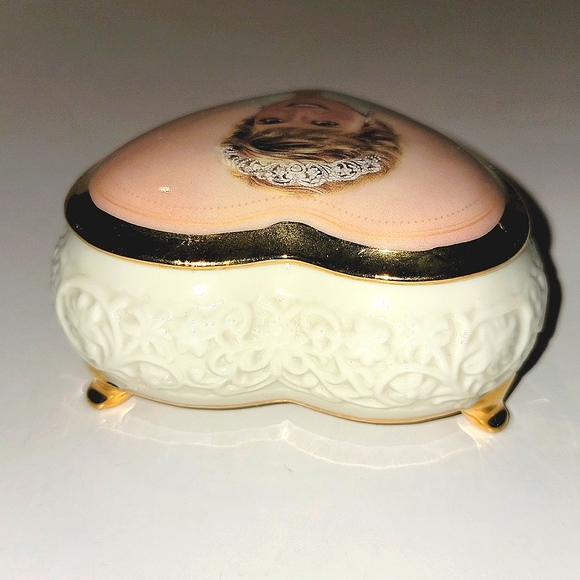 PRINCESS DIANA ARDLEIGH ELLIOTT HEART SHAPED MUSIC BOX "CANDLE IN THE WIND" - Picture 4 of 9